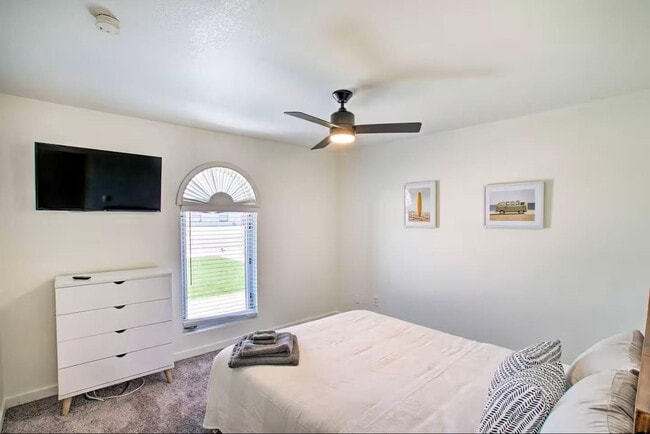 Building Photo - 1233 E Marny Rd