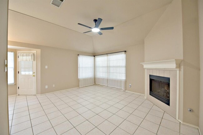 Building Photo - 3924 Newland Dr