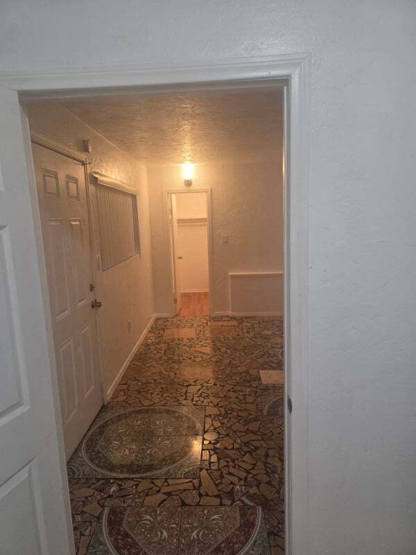 Building Photo - 615 S Tulip St