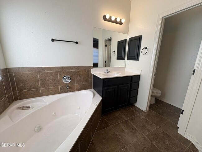 Building Photo - 12220 Branell Ln