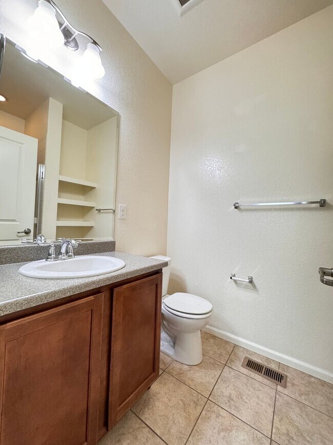 Building Photo - Beautiful Home Southeast Ft. Collilns