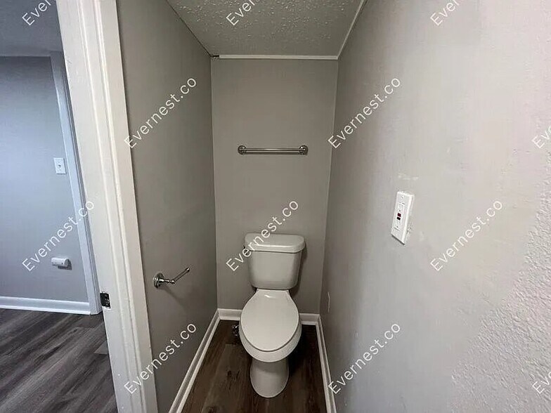 Building Photo - 524 Pollock St