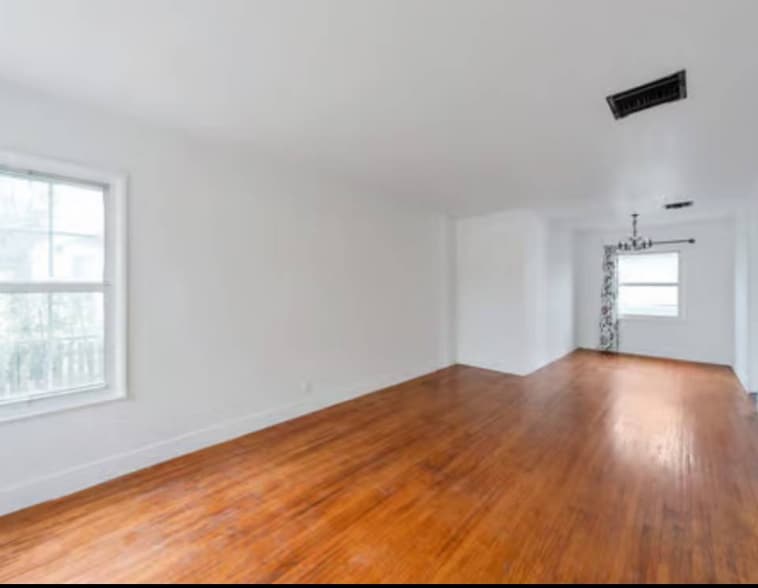 Building Photo - 6157 Clybourn Ave