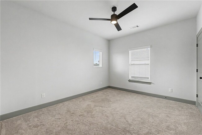 Building Photo - 1081 Mammoth St