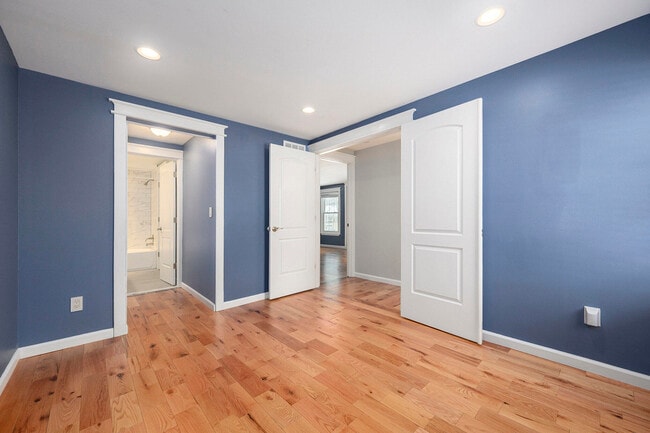 Building Photo - 42198 Roscommon St