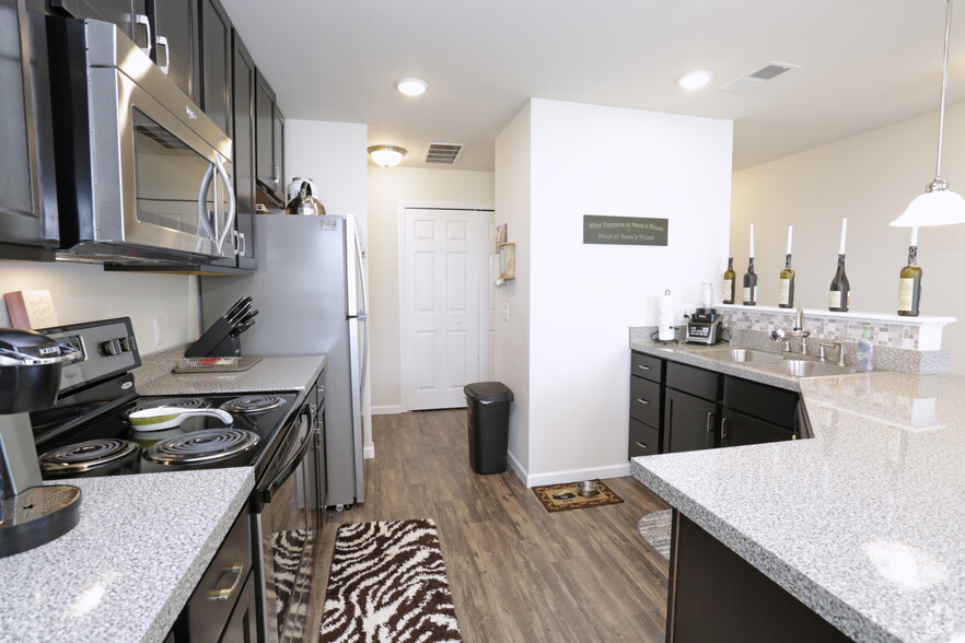 2BR - Kitchen - Crossroad Towers