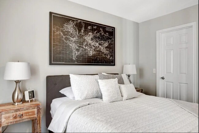 Building Photo - 8020 E Thomas Rd