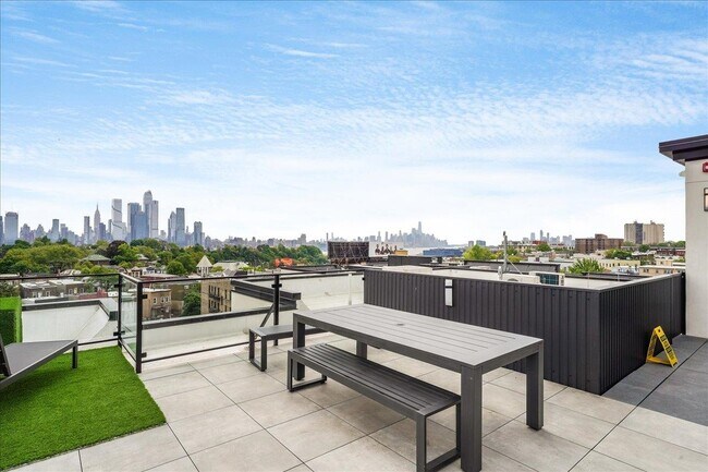Building Photo - 121 34th St