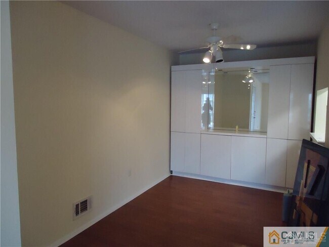 Building Photo - 28 Pembrook Ave