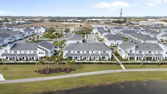 Building Photo - 4616 Longwood Lk Sq