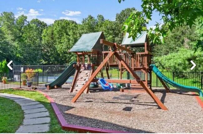Building Photo - 156 Birchwood Cl