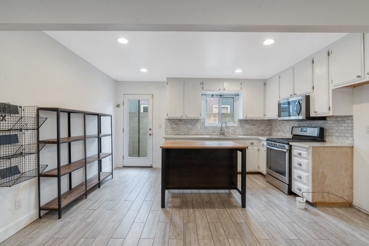 Building Photo - 1427 E 55th St