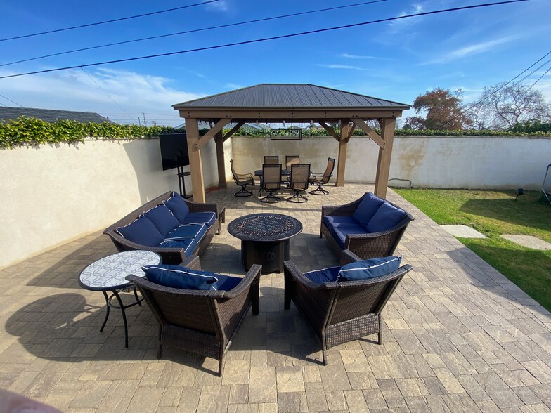 Fire Pit Back Yard - 21806 Redbeam Ave