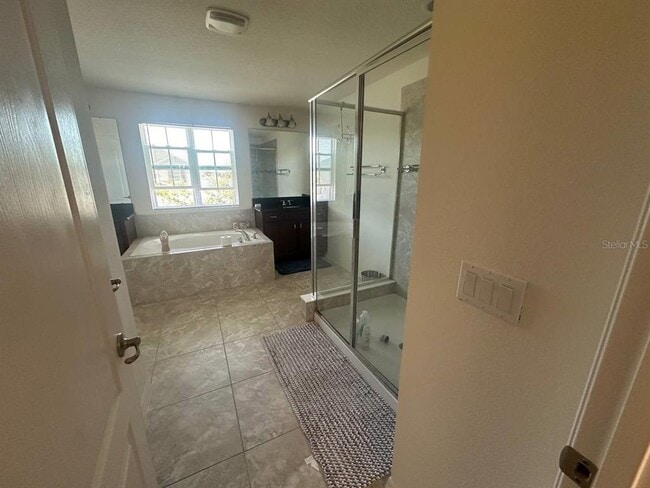 Building Photo - 3877 Mount Vernon Way