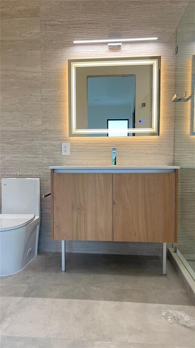 Building Photo - 1700 NE 18th St