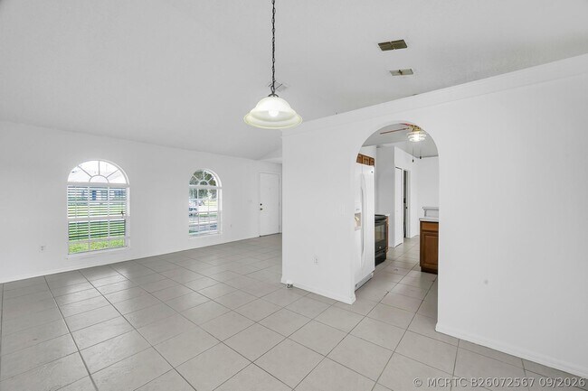 Building Photo - 1800 SW Glenco St