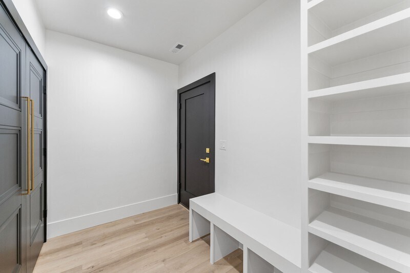 Building Photo - 807 N 200 E