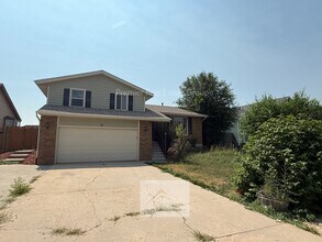 Building Photo - 854 Daffodil St