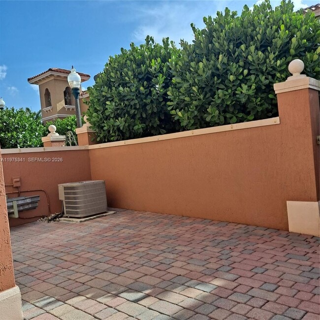 Building Photo - 642 SW 106th Ave