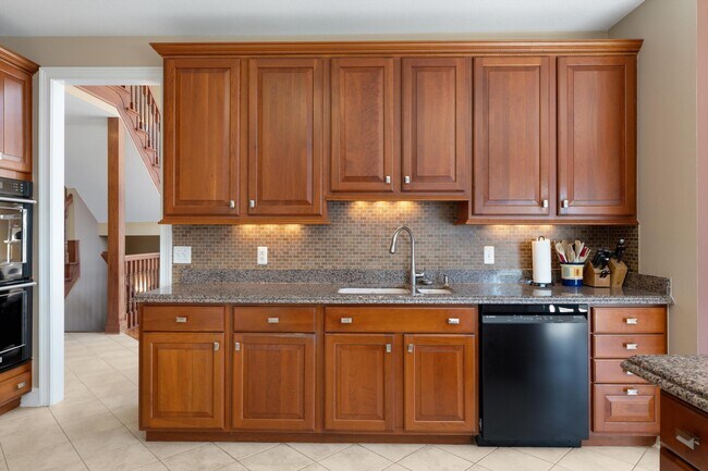 Building Photo - 7040 Royal Villa Ct