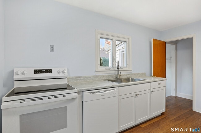 Building Photo - 56 Beaver Brook Rd