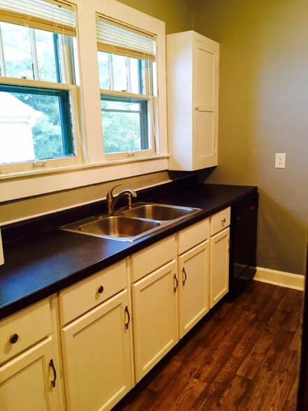 Building Photo - 315 E Smith Ave