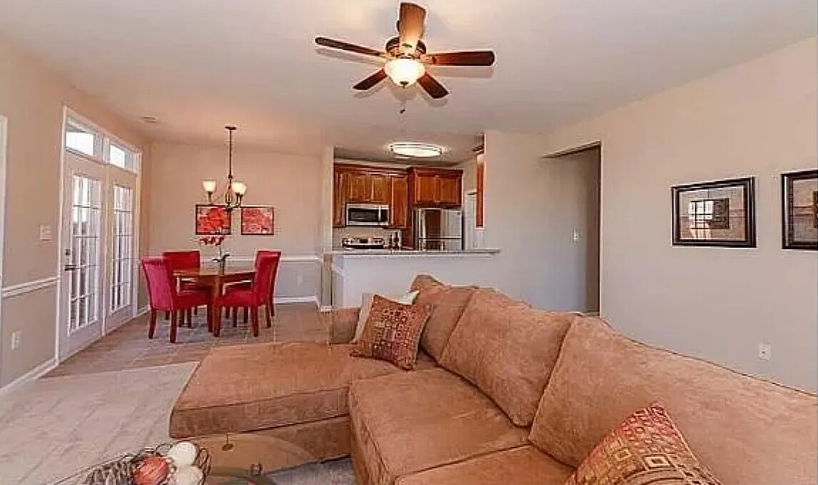 Building Photo - 310 Primrose Ln