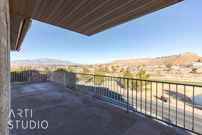 Building Photo - Spacious 3-Bedroom Walk-Out Basement Apartment in Desirable Bloomington Hills