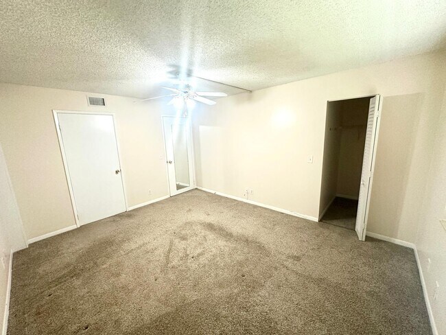 Building Photo - 5773 La Pinata Blvd