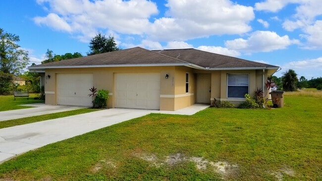 Building Photo - 2213 Armour Rd