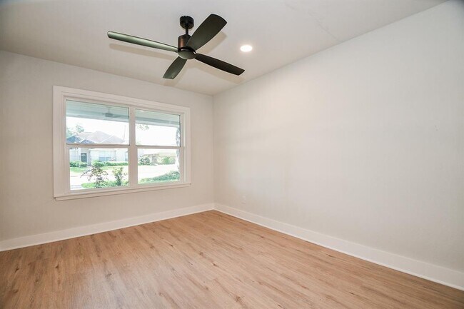 Building Photo - 4302 McDermed Dr