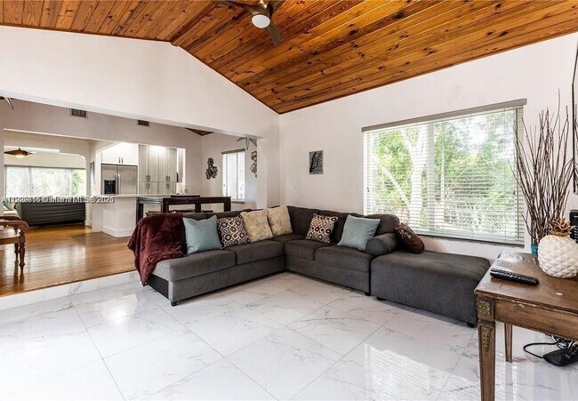 Building Photo - 753 NE 81st St