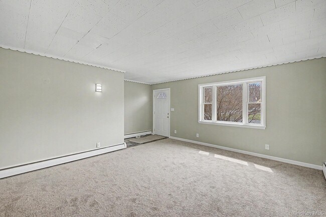 Building Photo - 2585 State Rte 55