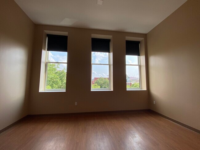 Building Photo - 83 Hanover St