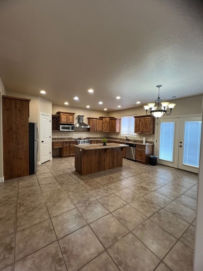 Building Photo - MONTH TO MONTH LEASE ONLY. Beautiful Custo...