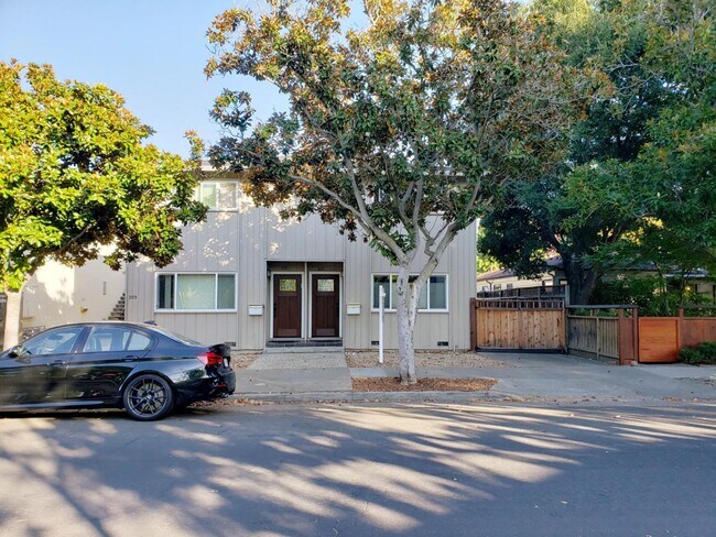 Building Photo - 309 College Ave