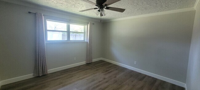 Building Photo - 1807 Sleepy Creek Way