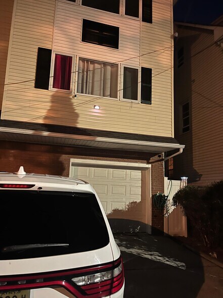 Night view of Front - 67 Rose Ter