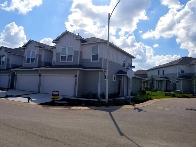 Building Photo - 1614 Roseburg Dr
