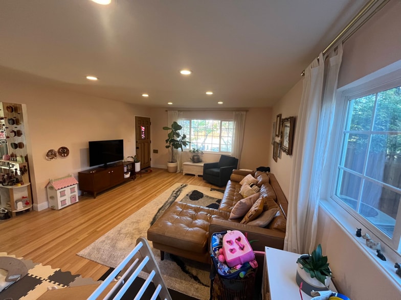 Building Photo - 4120 Pomona Way