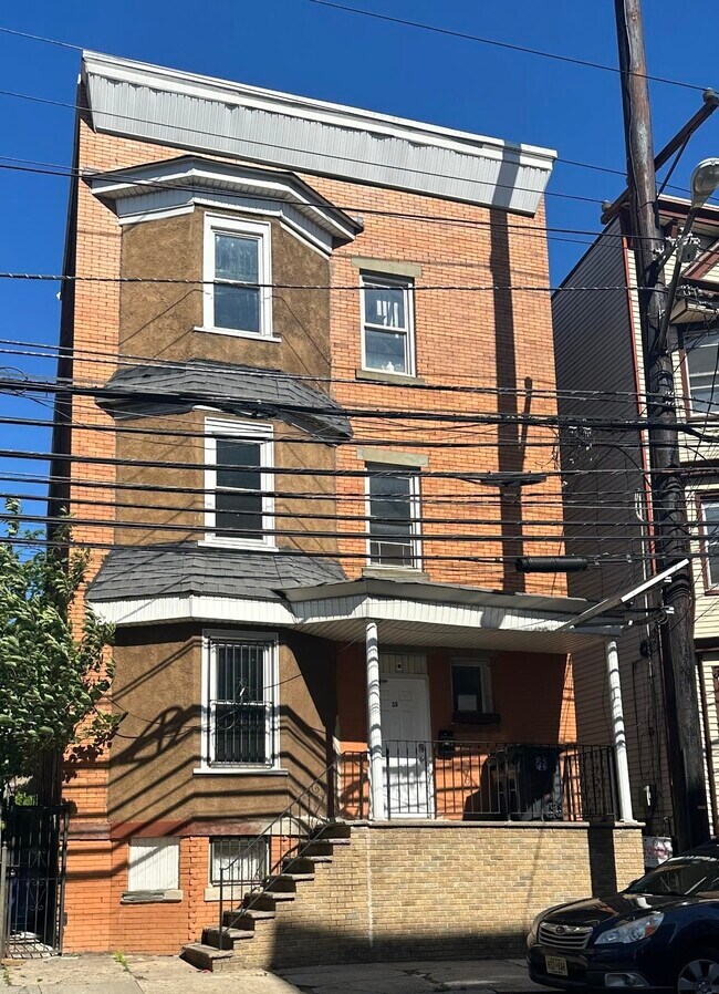Primary Photo - 35 Norfolk St