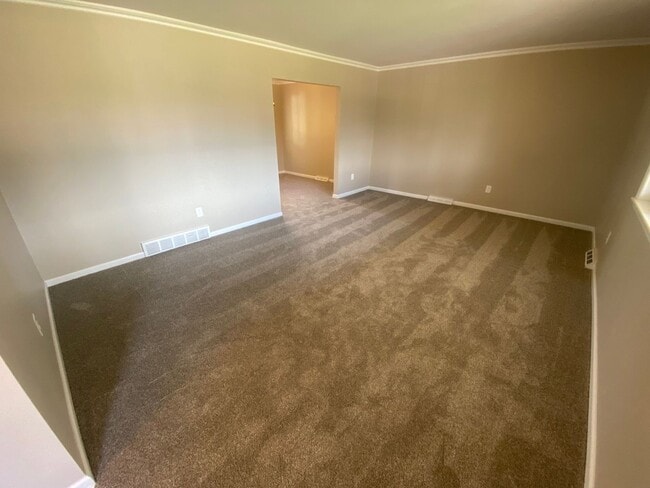 Building Photo - Updated Spacious Palos Verde Home