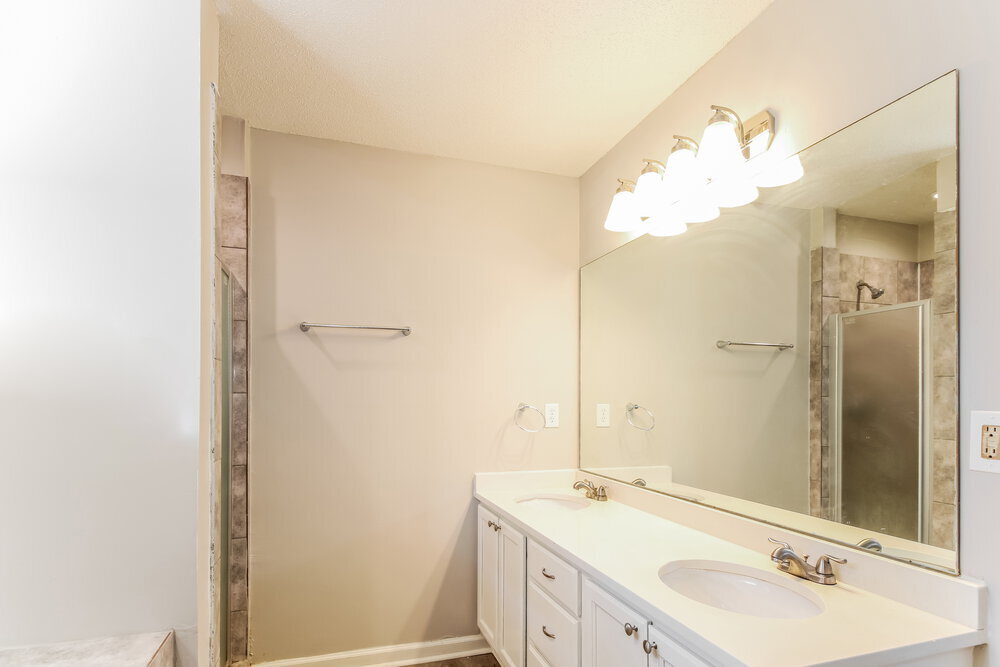 Building Photo - 7885 Meadow Ridge Ln