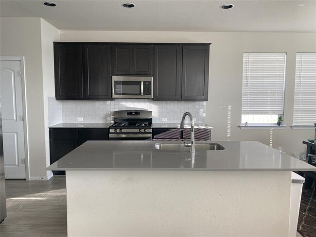 Building Photo - 211 Living Reef Dr