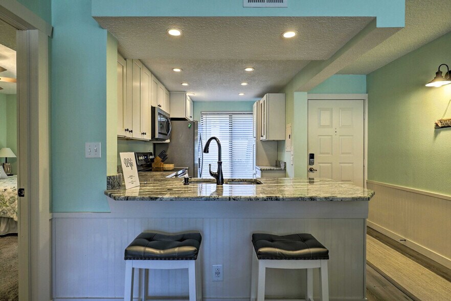 Building Photo - 6372 Palma Del Mar Blvd S