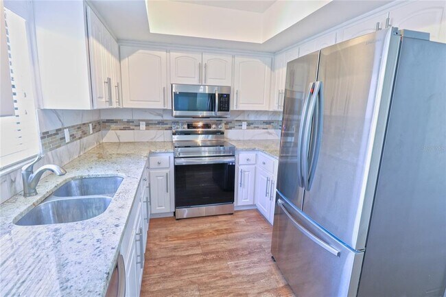 Building Photo - 2450 Heron Terrace