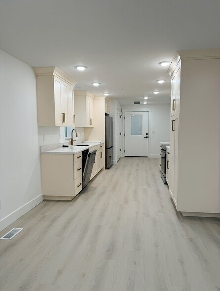 Building Photo - 266 S 1400 W