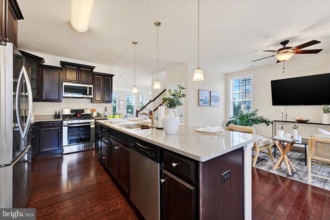 Building Photo - 2557 Campus Way N