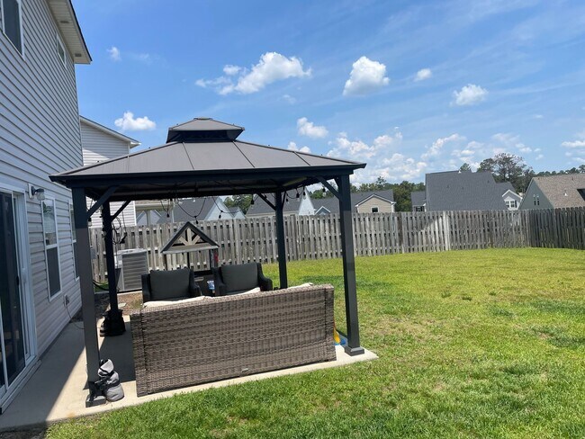 Building Photo - Stunning 4BR Home with Fenced Yard, Loft & Luxury Finishes in Elgin! Available June 2026!