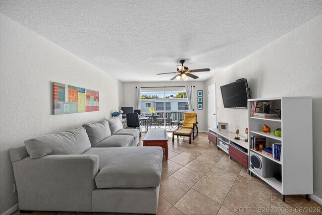 Building Photo - 6457 Bay Club Dr